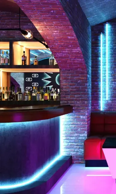 Bar s neonovým osvětlením